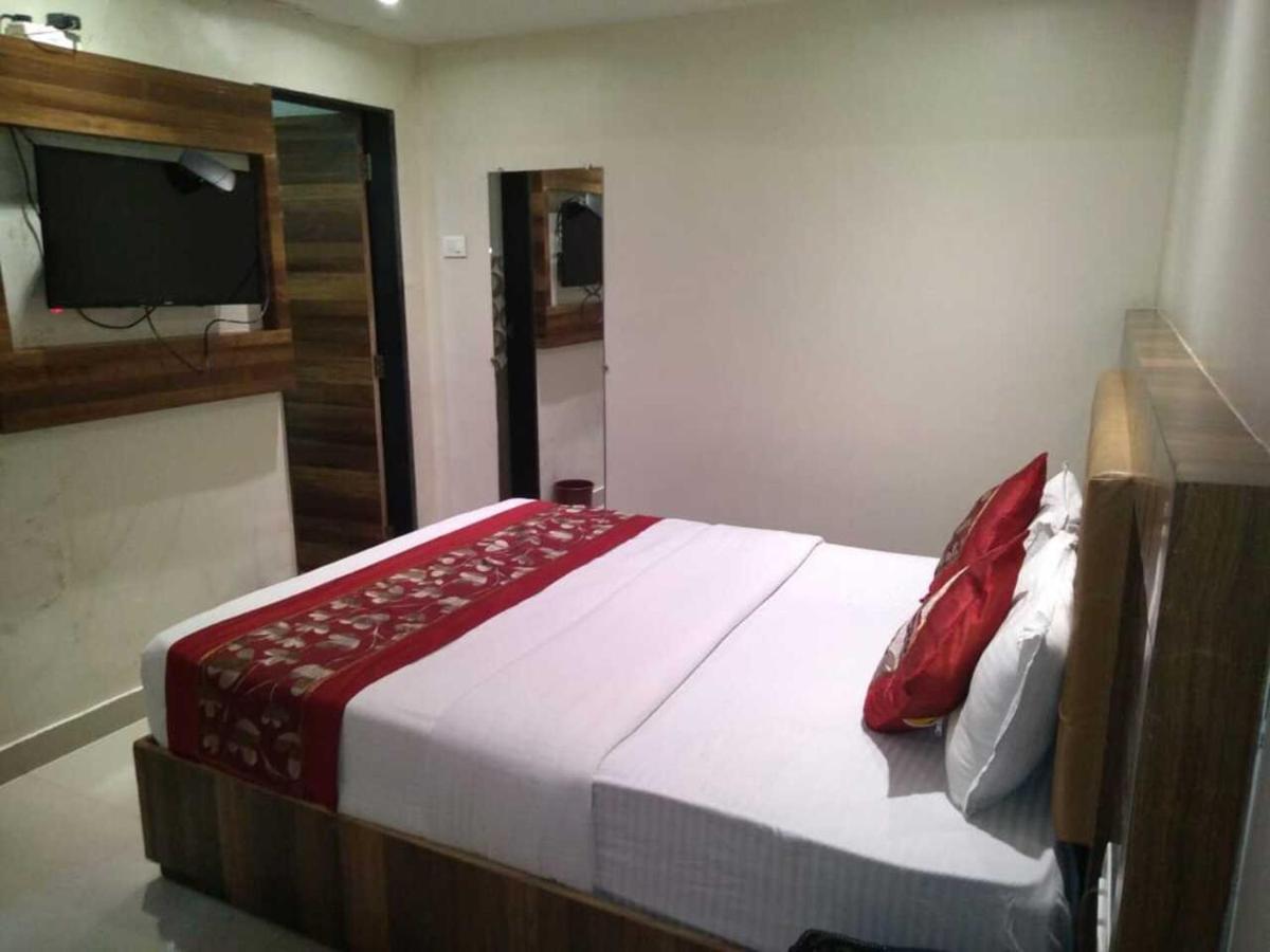Rk Hotel-Near Grant Road Railway Station Bombay Esterno foto