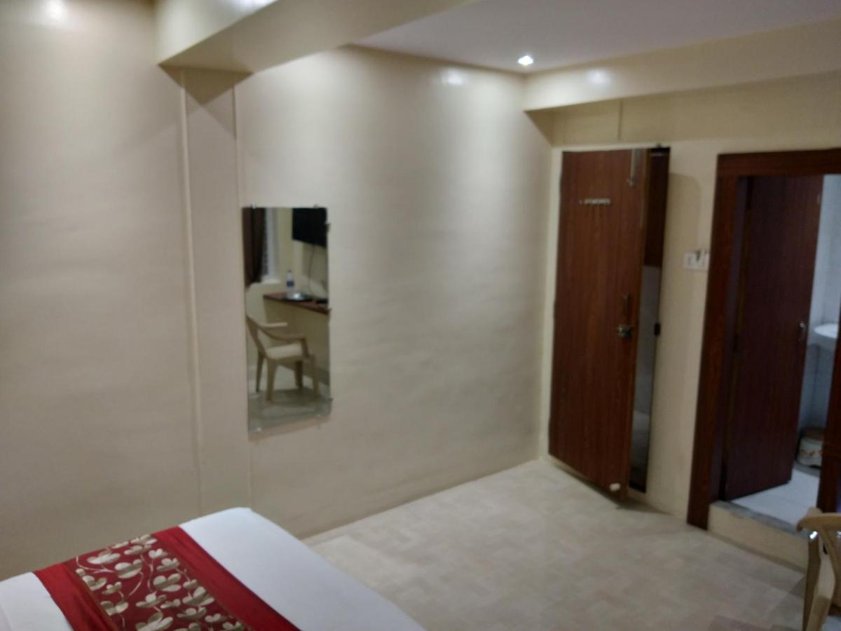 Rk Hotel-Near Grant Road Railway Station Bombay Esterno foto