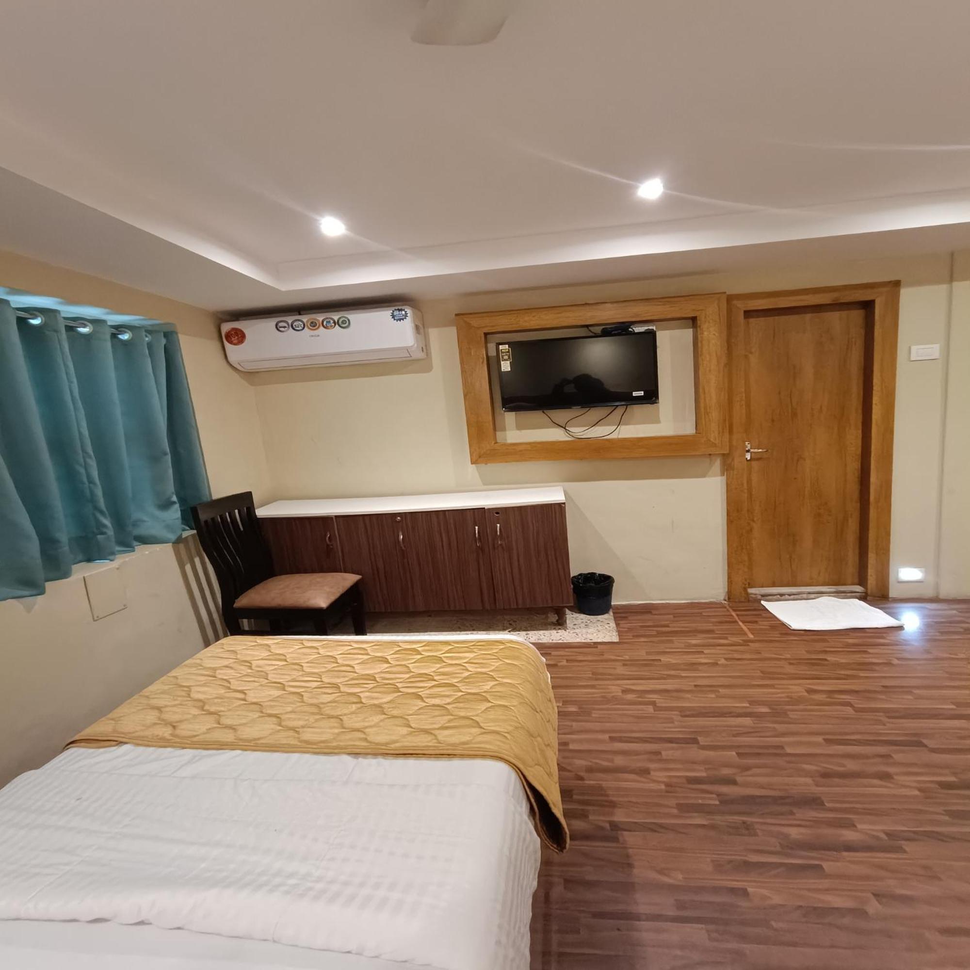 Rk Hotel-Near Grant Road Railway Station Bombay Esterno foto