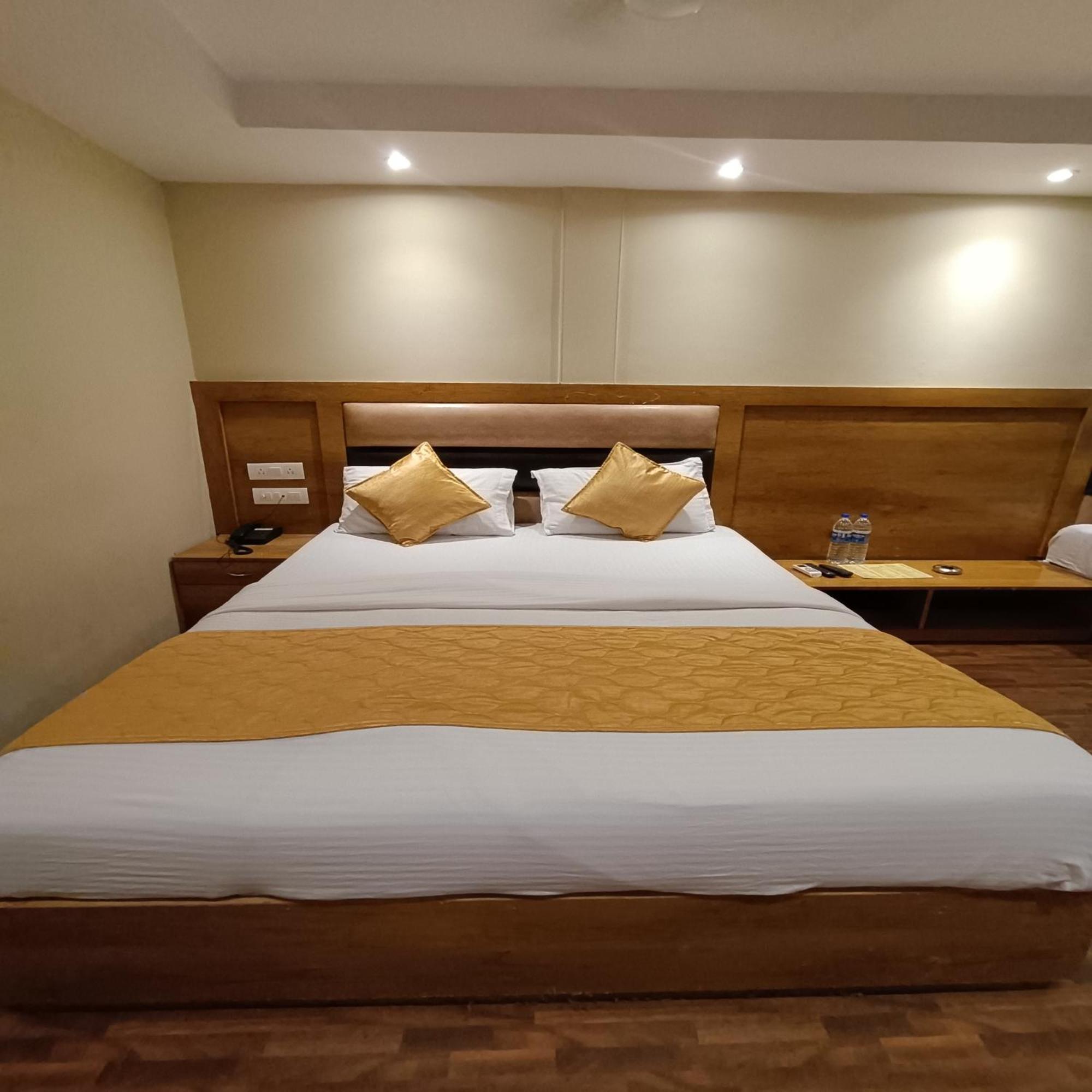 Rk Hotel-Near Grant Road Railway Station Bombay Esterno foto